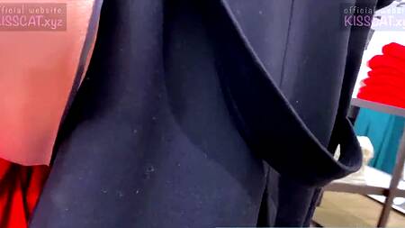 Похотливая нимфа отдалась русскому парню примерочной торгового центра