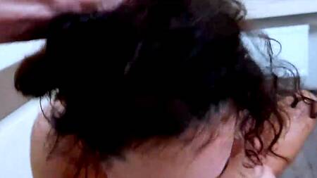 Крепкие мужики пялят во все щели зрелую сучку с кучерявыми волосами