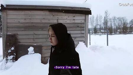 Молодой пацан пялит в анал няшную парикмахершу с классными дойками