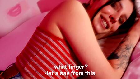 Засунул палец девушке в жопу и подготовил к анальному сексу