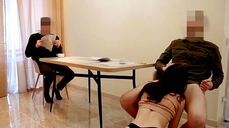 Чувак пялит сучку на глазах ее бойфренда которому нравиться смотреть