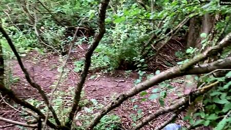 Русская куколка строчит в парке минет парню от первого лица