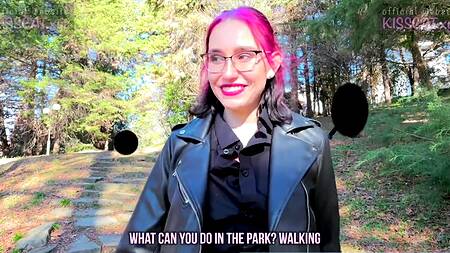 Запикапил и выебал днем в парке русскую неформалку в чулках