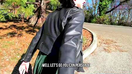 Запикапил и выебал днем в парке русскую неформалку в чулках