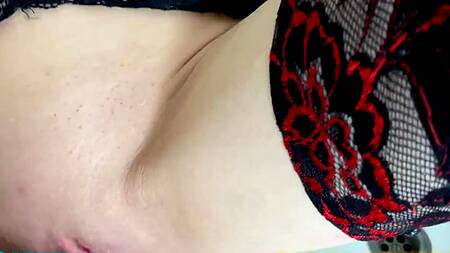 Хуястый кобель снимает от первого лица как дрючит худенькую молодуху