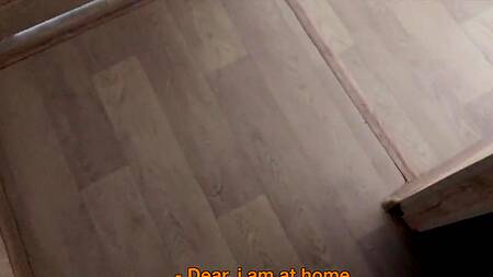 Жеребец пердолит наклонившуюся раком миловидную блондинку