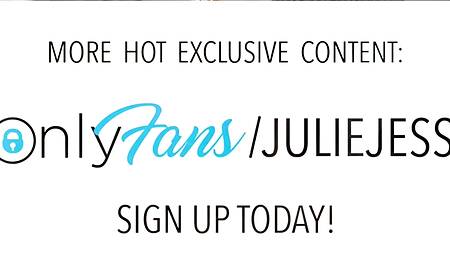 Сексапильная горничная не против попрыгать на члене в рабочее время