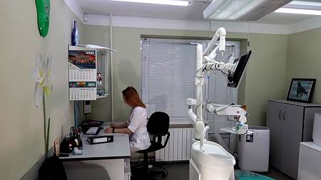 Русский пациент вертит на хую врачиху в ее рабочем кабинете