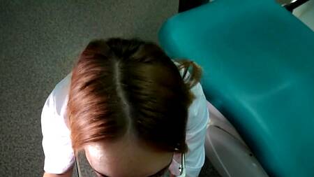 Русский пациент вертит на хую врачиху в ее рабочем кабинете