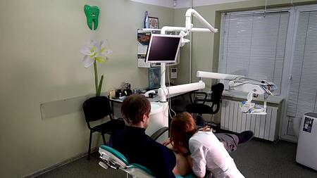 Русский пациент вертит на хую врачиху в ее рабочем кабинете