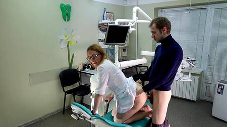 Русский пациент вертит на хую врачиху в ее рабочем кабинете