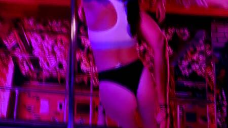 Отодрал в три дырки горячую стриптизёршу с очень классной фигурой