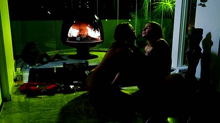 Фильм: Лесбийские Приключения Старых Женщин и Молодых Девушек 9