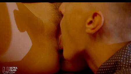 Красивое порно с ухоженной девушкой и опытным в сексе парнем