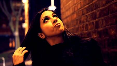 Хуястый качок оприходовал горячую брюнетку в сексуальных чулках