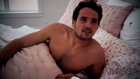 Сногсшибательная милфа соблазнила молодого самца заняться сексом