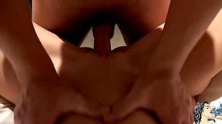 Две наездницы скачут на большом члене прибалдевшего мужика