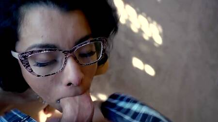 Хуястый мужик ебет негритянку и снимает секс на видеокамеру