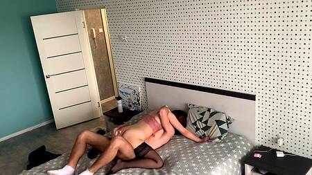 Классное домашнее порно на скрытую камеру с отменной девушкой