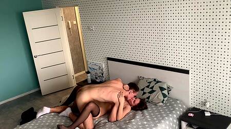 Классное домашнее порно на скрытую камеру с отменной девушкой