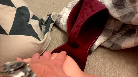 Разбудил членом спящую девку и зажег с ней в постели по полной программе