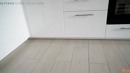 Русское порно от первого лица с ненасытной нимфоманкой Juli Alexxx