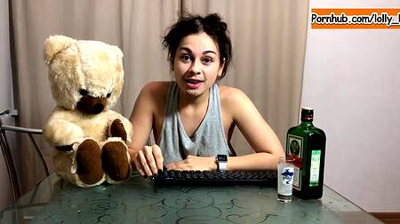 Грудастая краля испытывает экстаз от толстого члена и мощно вибратора