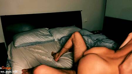 Загорелая брюнетка громко стонет от жаркой ебли с бойфрендом