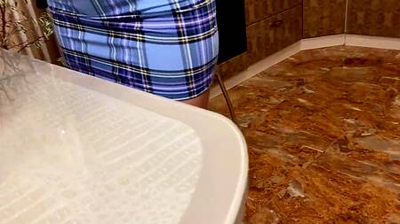 Молодая русская шлюха отдалась раком парнишке с длинным фаллосом