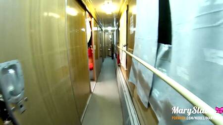 Запикапил в поезде русскую девку и страстно отымел в вагоне купе