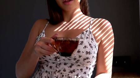 Русский пихарь кончил на жопу оттраханной пышногрудой девушке