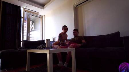 Русский пацан оприходовал после душа классную девку с маленькой грудью