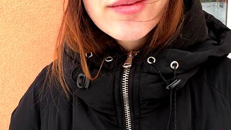 Блогер предложил русской сучке пошалить у него дома на большом члене