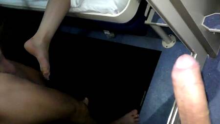 Улетное порно в поезде от первого лица с роскошной блондинкой