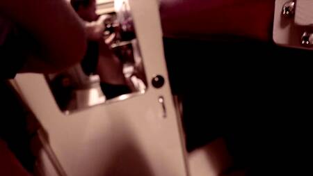 Русское порно в поезде с хорошенькой короткостриженой блондинкой