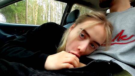 Пацан оприходовал в машине сексапильную пассажирку с улетной фигурой