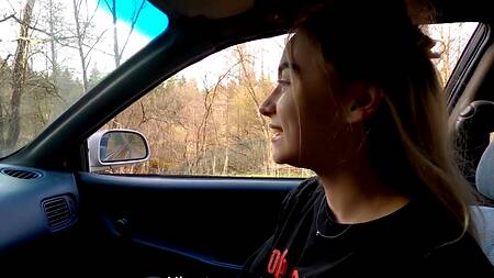 Пацан оприходовал в машине сексапильную пассажирку с улетной фигурой