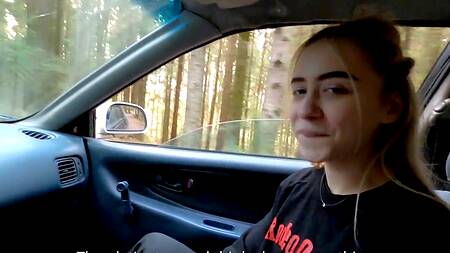 Пацан оприходовал в машине сексапильную пассажирку с улетной фигурой