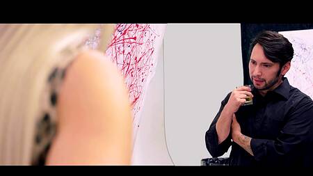 Вылизал сучке все дыры и страстно отодрал мясистым болтом