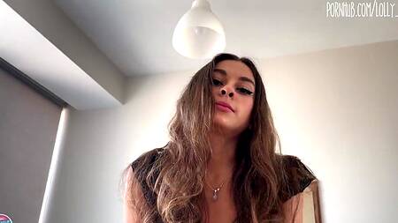 Горячая в постели Lolly Lips трясет дойками на члене бойфренда