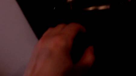 Русский пацан отжарил мастурбирую сестричку и мощно кончил ей на пилотку