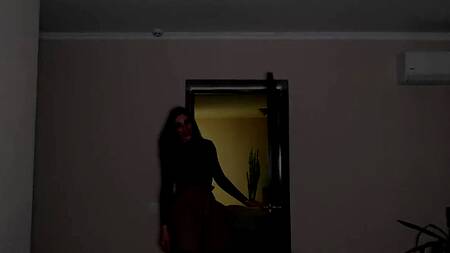 Красотка с пухлыми губами извивается на елдаке от первого лица