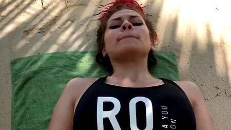 Незабываемый секс на курорте с обворожительной Lolly Lips