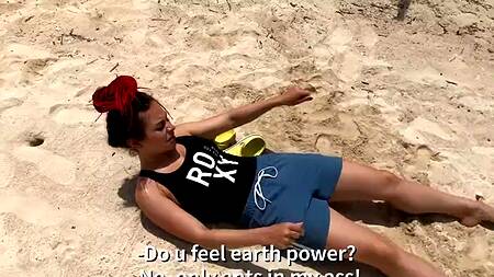 Незабываемый секс на курорте с обворожительной Lolly Lips