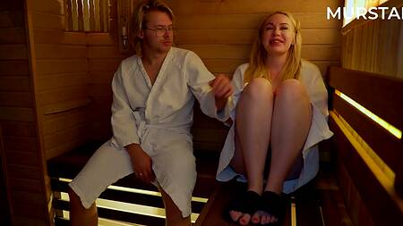 Светловолосая пара горячо ебеться в сауне до полного удовлетворения