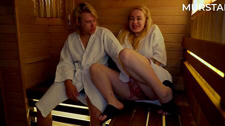 Светловолосая пара горячо ебеться в сауне до полного удовлетворения