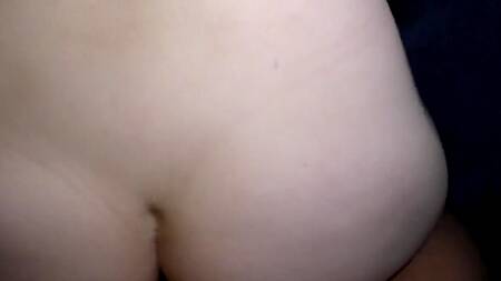 Русская краля в чулках оргазмирует от действий опытного пихаря