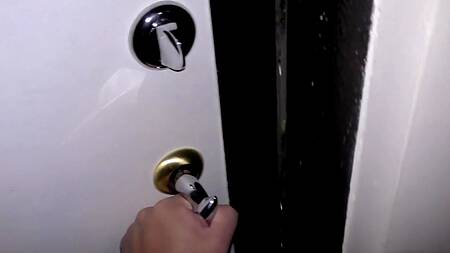 Соблазнил соседскую девчонку и страстно отодрал большим членом