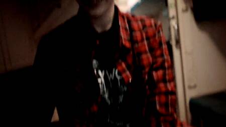 Молодая блондинка с брекетами строчит минет попутчику в купе поезда