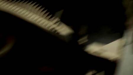 Роскошная милфа сосет член в лифте и с радостью принимает в рот сперму